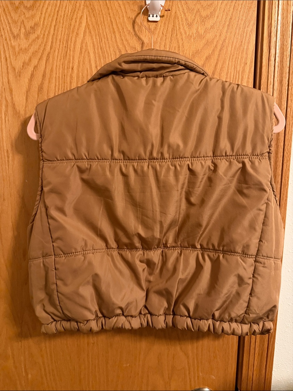 🫶🏼5 for $45!!🫶🏼 Thread & Supply Cropped Puffer Vest in Camel Brown - Picture 3 of 4